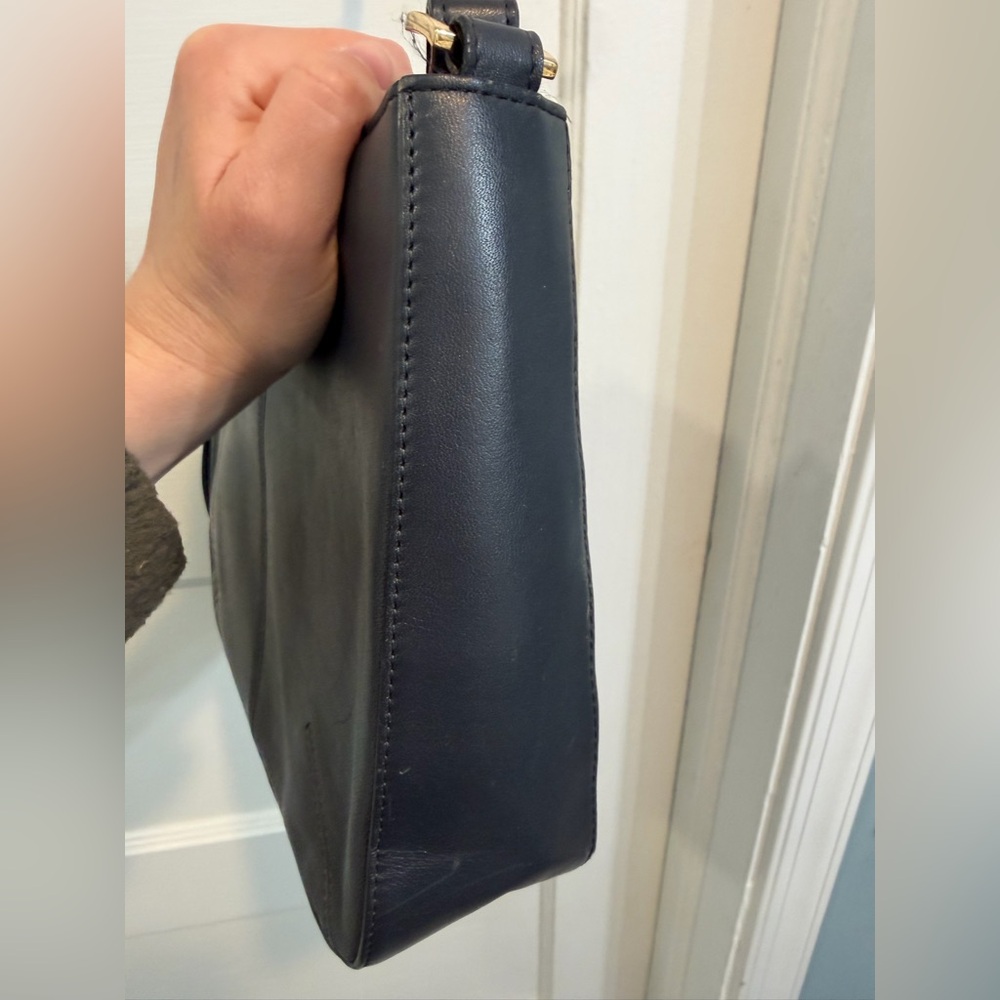 Elegant Navy Leather Shoulder Bag - Picture 13 of 15